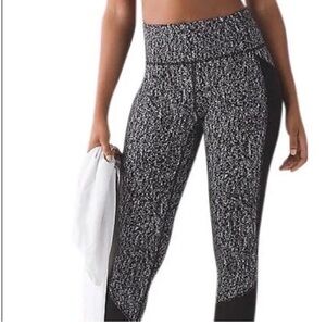 Lululemon White Speckled Black Cropped Mesh Pocket Leggings Size 6